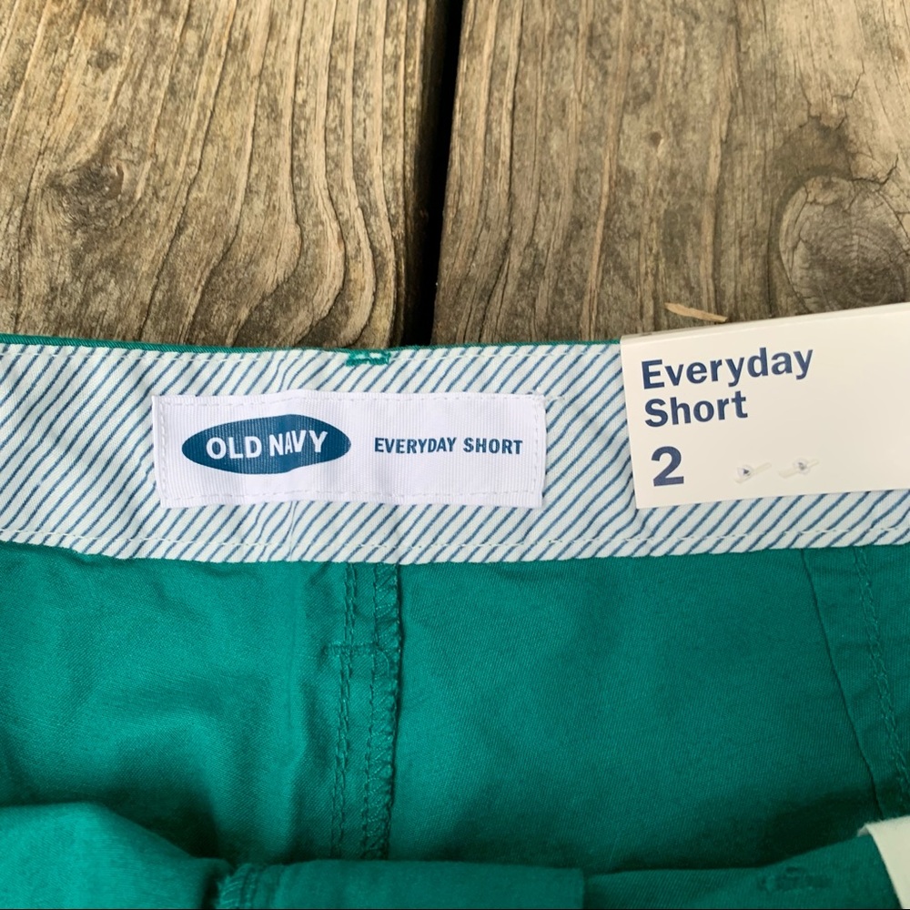 Old Navy green Everday short- 2- NWT - Picture 2 of 3